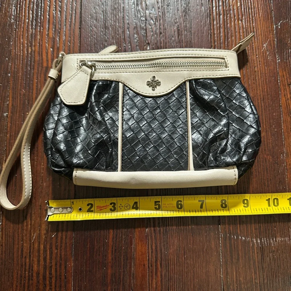 Vintage Simply Vera Wang‎ Wristlet Purse Black and White Weave